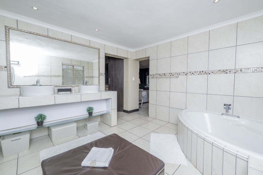 7 Bedroom Property for Sale in Eversdal Western Cape